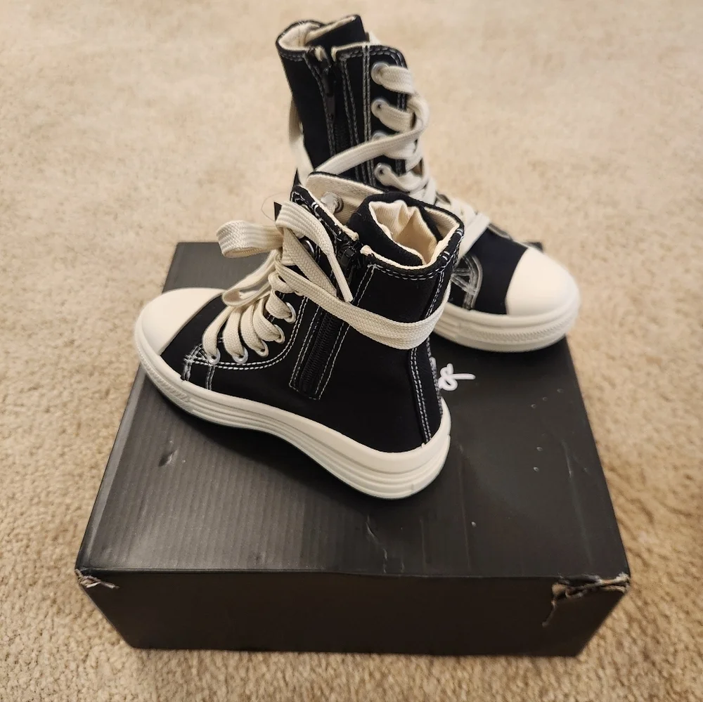 Nova Kids Youth‎ Size 9 Black Hightops Sneaker New Open Box